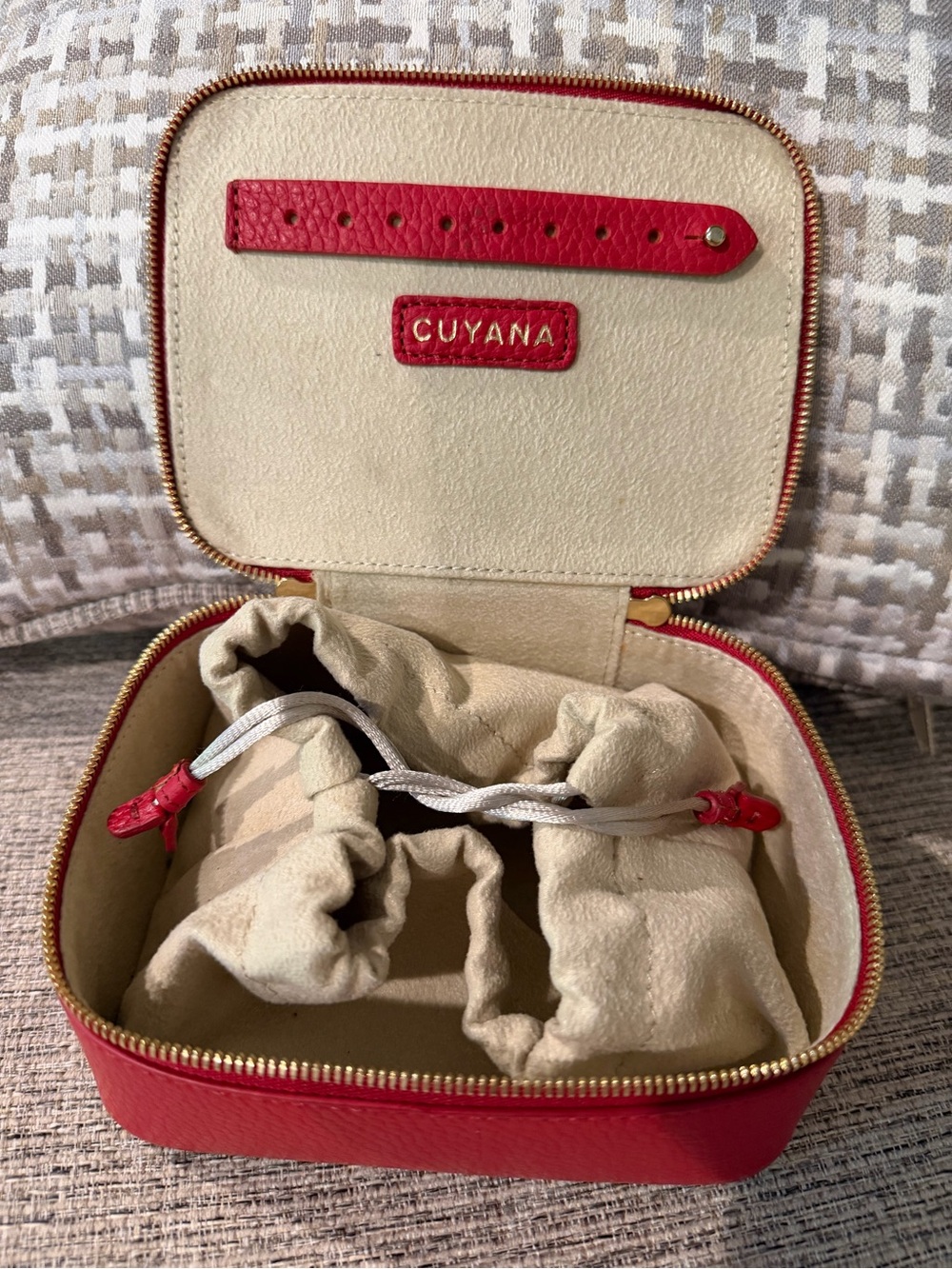 Cuyana Red Leather Travel Jewelry Case Jewelry Box Tassels EUC - Picture 3 of 11